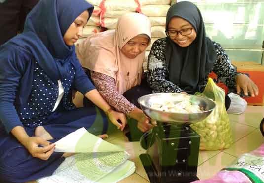 Distribusi Bahan Makanan Untuk 27 Anak Yatim